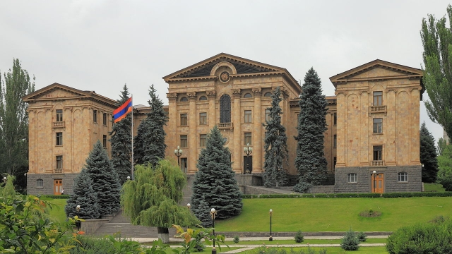 Здание армянского парламента 