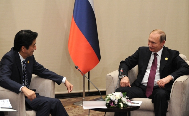 Владимир Путин и Синдзо Абэ 