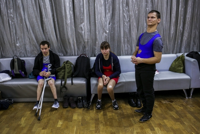 Коля и его друзья готовятся к участию в Кубке Невского района Санкт-Петербурга по пауэрлифтингу