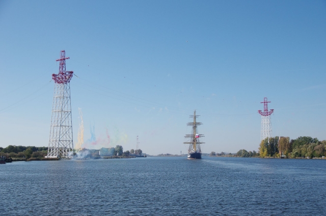 В Калининграде установлены опоры ЛЭП в виде якорей