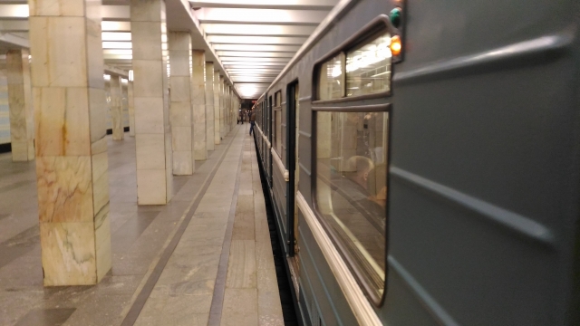На «красной» ветке метро в Москве произошёл сбой в движении поездов