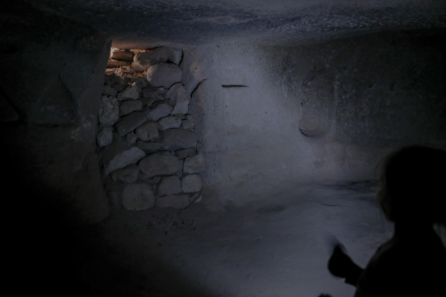 Нижнее помещение в пещерной церкви Тагар