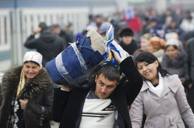 Около 40% граждан РФ считают, что мигранты занимают рабочие места