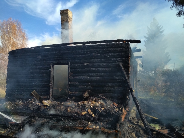 Пытаясь спасти кошку из огня, на пожаре в Калужской области погиб мужчина
