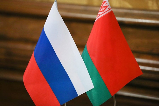Флаги России и Белоруссии 