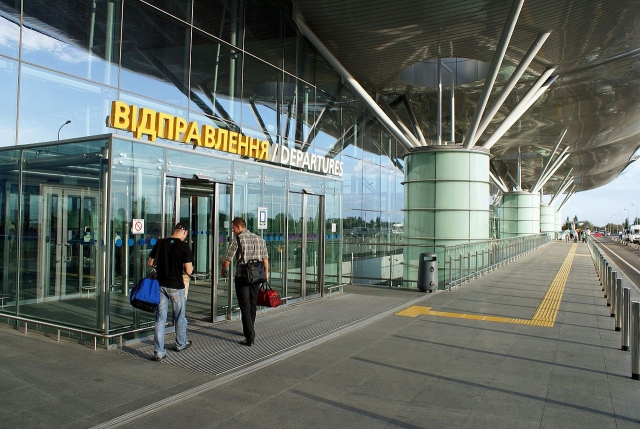 Две сотни пассажиров грозят заблокировать киевский аэропорт «Борисполь»