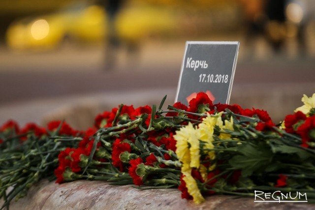 Мемориал в память о жертвах керченской трагедии на Урале: фоторепортаж
