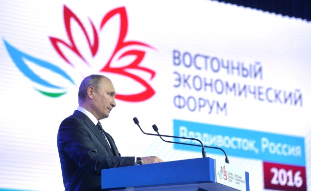 Владимир Путин на пленарном заседании Восточного экономического форума 