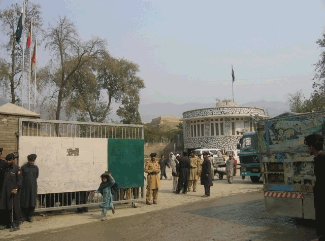 Пакистан перекрыл два пограничных пункта после атаки в Кандагаре