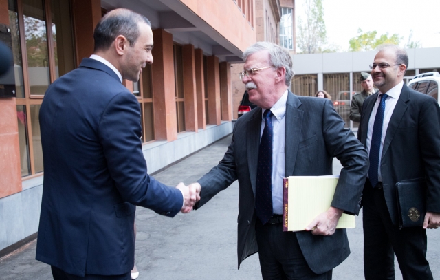 «Армянские власти не обсуждали с Болтоном покупку американского вооружения»
