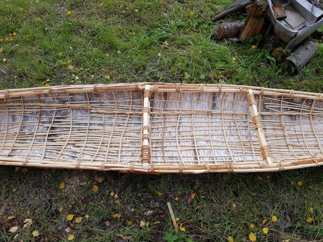 Куимиха: где шьют первобытные лодки из бересты