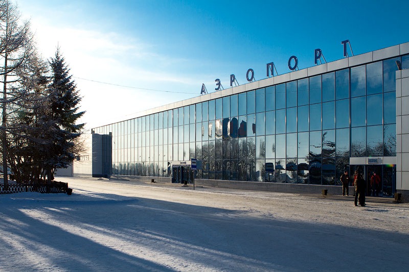 Здание омского аэропорта