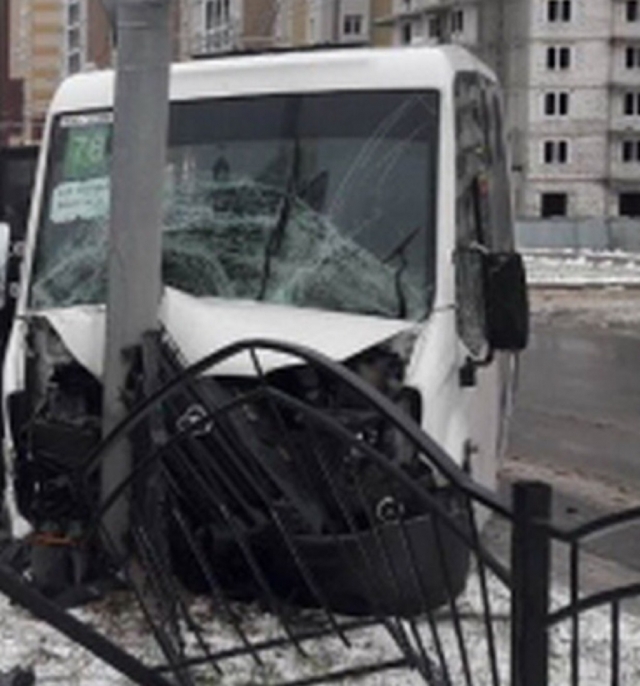 В Калуге в ДТП с маршруткой пострадали шесть человек
