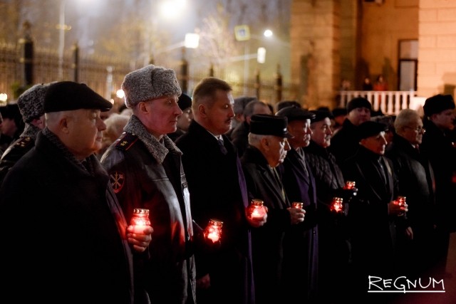 В Москве почтили память погибших сотрудников ОВД: фоторепортаж