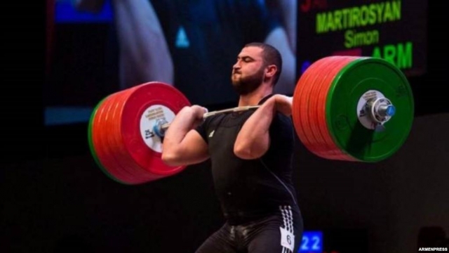 Армянский тяжелоатлет стал чемпионом мира, дважды побив мировой рекорд