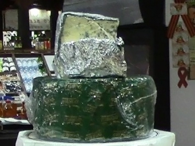 В Калуге на рынке изъят запрещенный к ввозу сыр