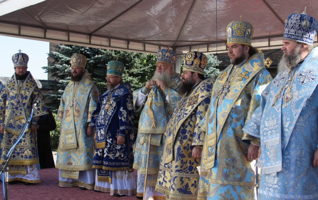 УПЦ: Приглашение Порошенко в Киево-Печерскую лавру не было неожиданным