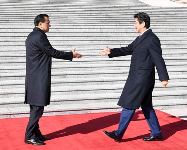  Встреча Ли Кэцяна и Синдзо Абэ в Пекине