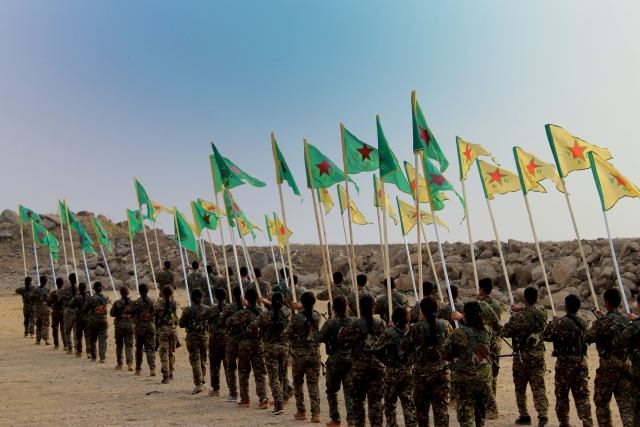 Курды из отрядов Народной самообороны (YPG) 