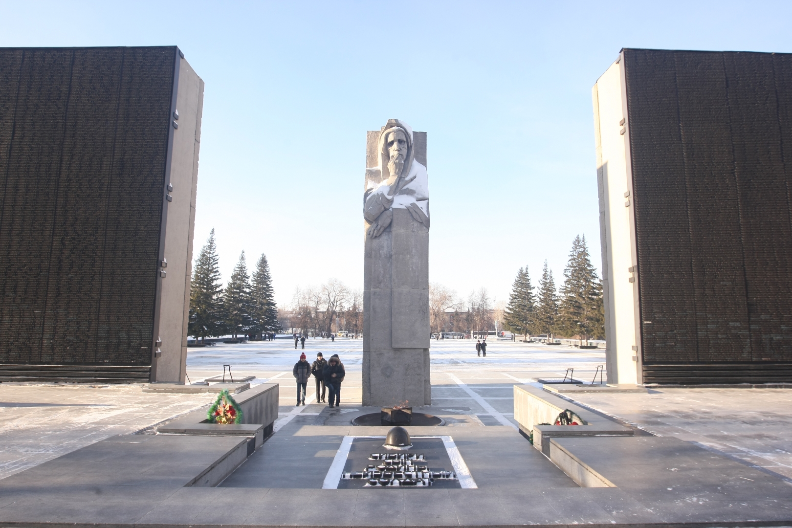 Монумент славы новосибирск фото после реконструкции