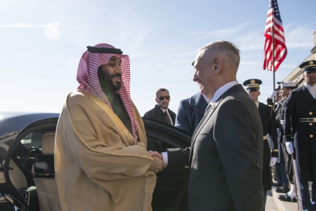 Министр обороны Джеймс Н. Маттис (справа) встречается с наследным принцем Саудовской Аравии Мохаммедом бин Салманом. Пентагон. 2018