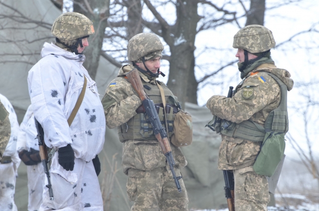 Украинские силовики трижды обстреляли территорию ЛНР за сутки