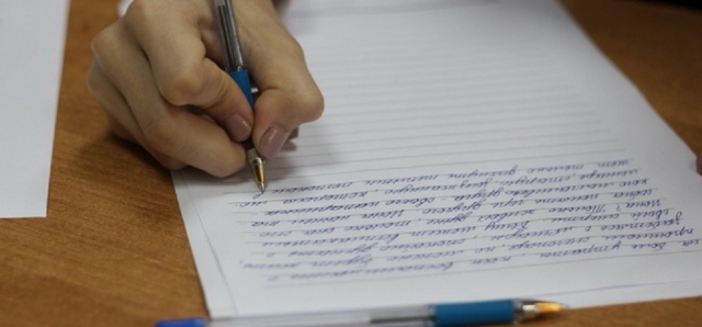 В калужском Обнинске выпускники написали сочинение для допуска к ЕГЭ
