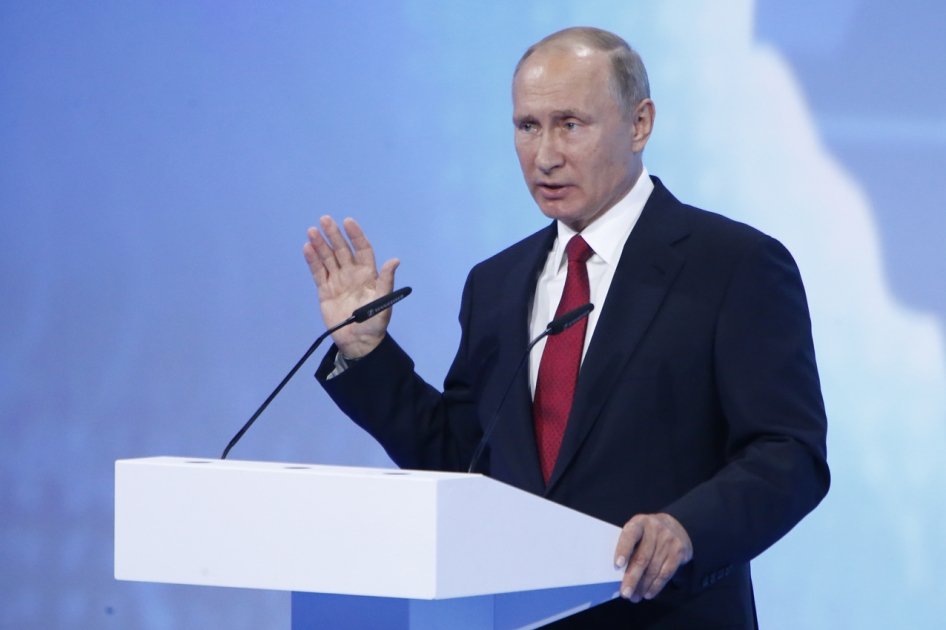 Путин призвал молодежь не зависеть от государства и не ждать, что «добрый дядя что-то принесет»