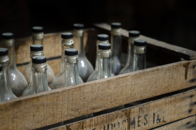 В Подмосковье изъяли почти 80 тыс. бутылок контрафактного алкоголя