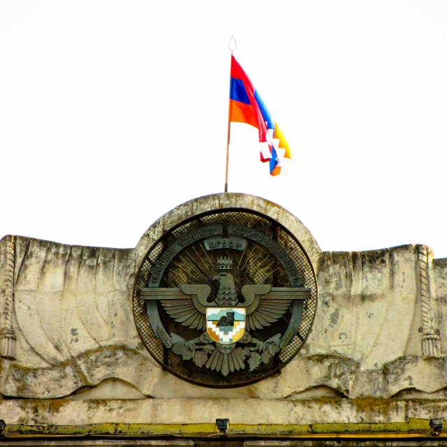Флаг и герб Нагорно-Карабахской Республики (Арцах) 