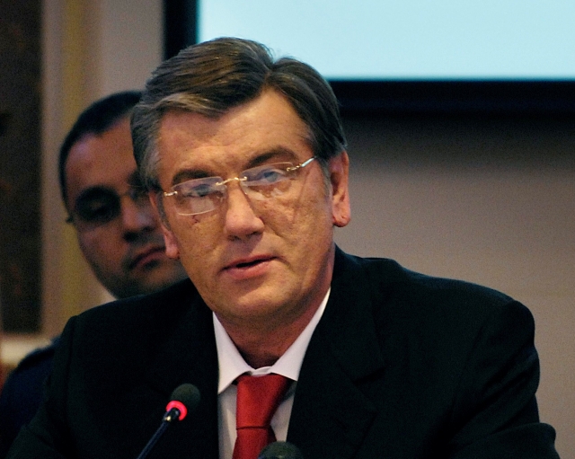 Ющенко поддержал вмешательство Порошенко в церковные дела