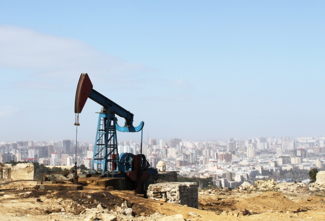 Нефтедобыча в Баку. Азербайджанская нефть 