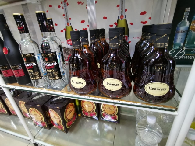 Элитный алкоголь в Кабардино-Балкарии разливали «на коленке»