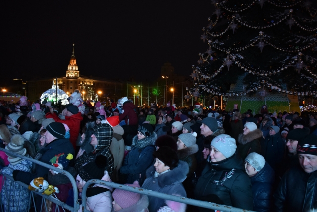 Открытие главной ёлки Воронежа собрало тысячи горожан