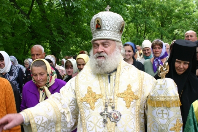 Единоверие митр. Алтарь хиротония лавра. Батюшка перекрестил. Владыка иоанн снычев. Митрополит черкасский и каневский.