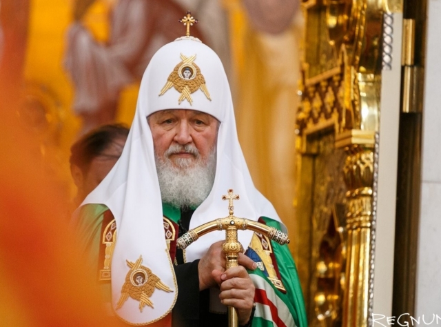 В Храме Христа Спасителя Патриарх Кирилл проводит Рождественскую службу