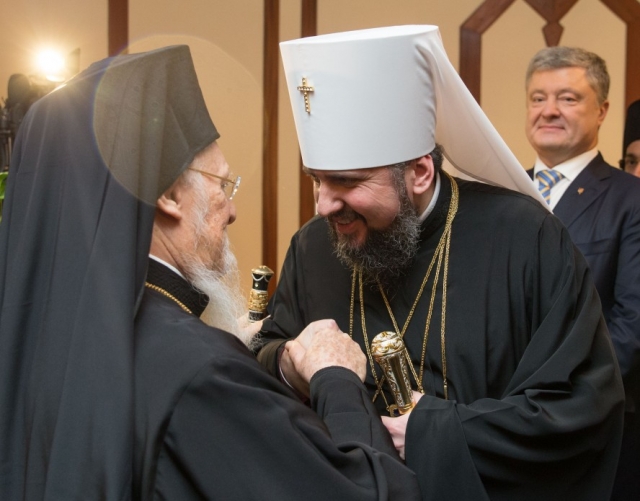 El Pais: Церковь Украины с помпой празднует свою независимость в Стамбуле