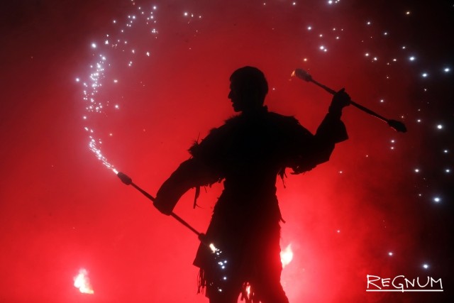 Выступление пиротехников на фестивале