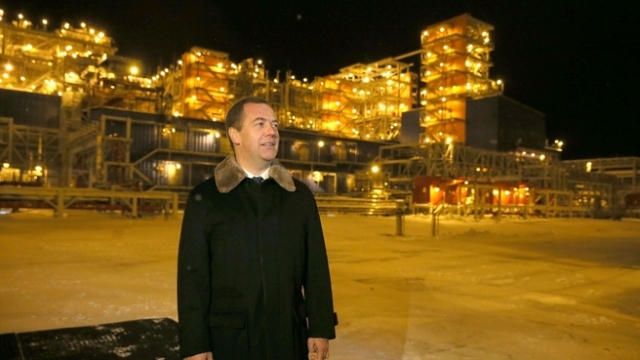 Дмитрий Медведев во время визита на Ямал