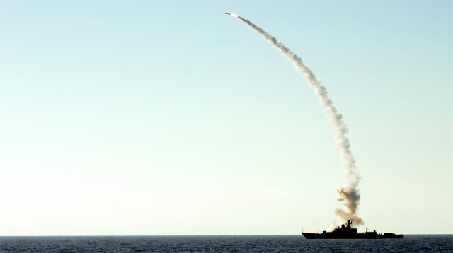 Запуск крылатой ракеты «Калибр» с корабля ВМС России