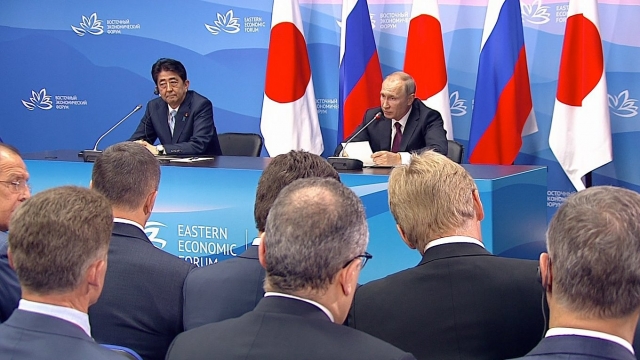 Встреча Владимира Путина и Премьер-министром Японии Синдзо Абэ. Владивосток. 2017 | Иллюстрация: Kremlin.ru