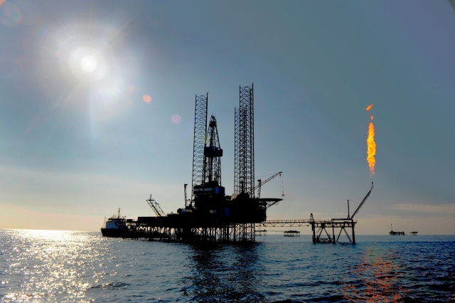 Добыча нефти в Каспийском море 