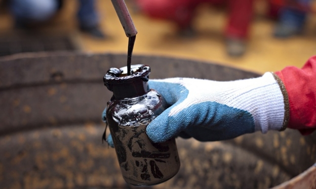 Нефть близка к тестированию отметки $62