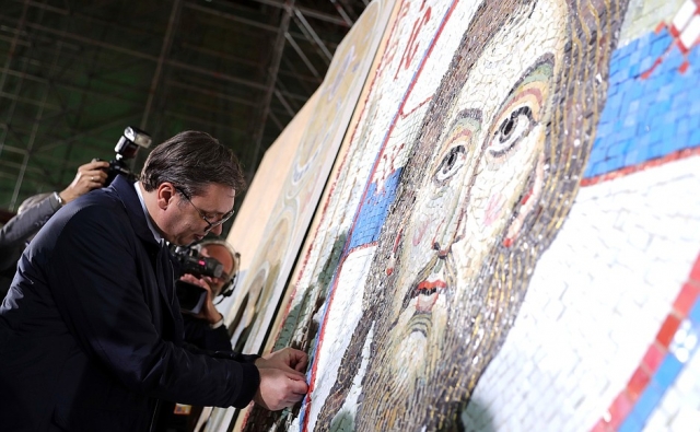 Ярославец завершил работу над мозаикой в Белграде с Путиным и Вучичем
