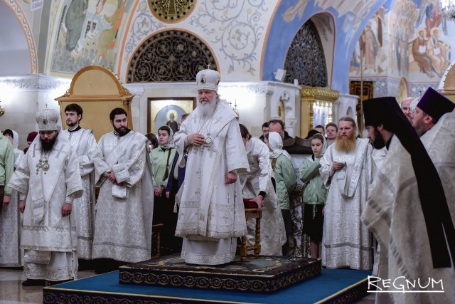 Патриарх Кирилл совершил литургию в Крещенский сочельник — фоторепортаж