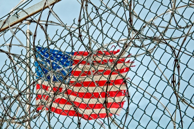Сенаторы предложили Трампу отправить в Гуантанамо захваченных боевиков