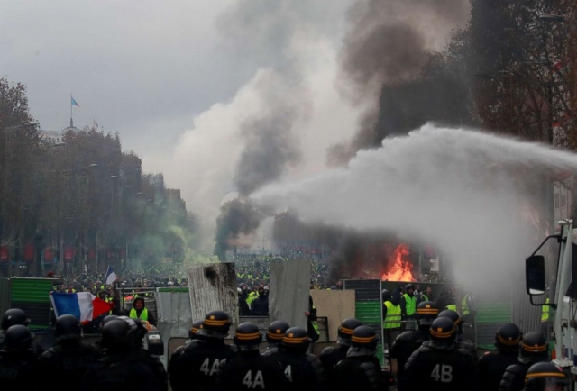 Полицейские Парижа задержали более 40 участников акции «жёлтых жилетов»