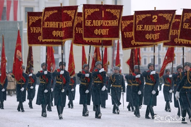 Знамена и штандарты фронтов Великой Отечественной войны на военном параде 