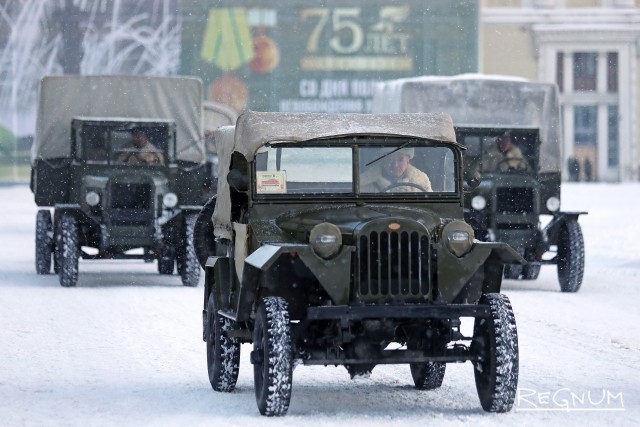 Военная техника времен Великой Отечественной войны на на военном параде в честь 75-й годовщины полного снятия блокады Ленинграда 