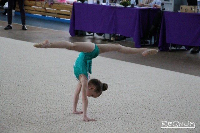 Пятилетняя гимнастка